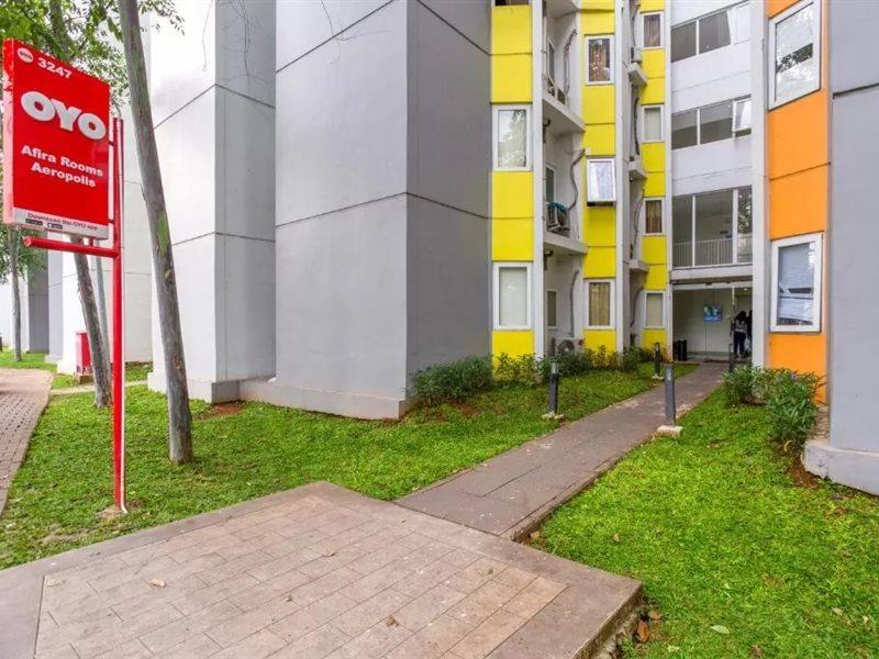 Oyo 3247 Afira Rooms Aeropolis Tangerang Bagian luar foto